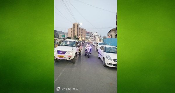 नो पार्किंग में खड़े वाहनों को कराया व्यवस्थित