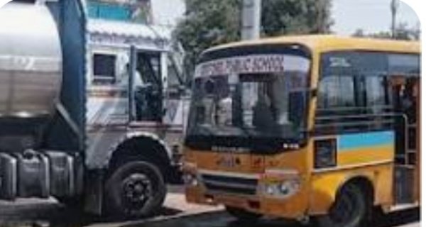 अमोनिया गैस से भरा टेंकर स्कूल बस से टकराया, मॉक ड्रिल कर गैस का रिसाव रोका