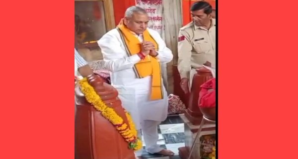 सौदान सिंह एवं मंत्री राजपूत ने मां पीतांबरा मंदिर में दर्शन किए