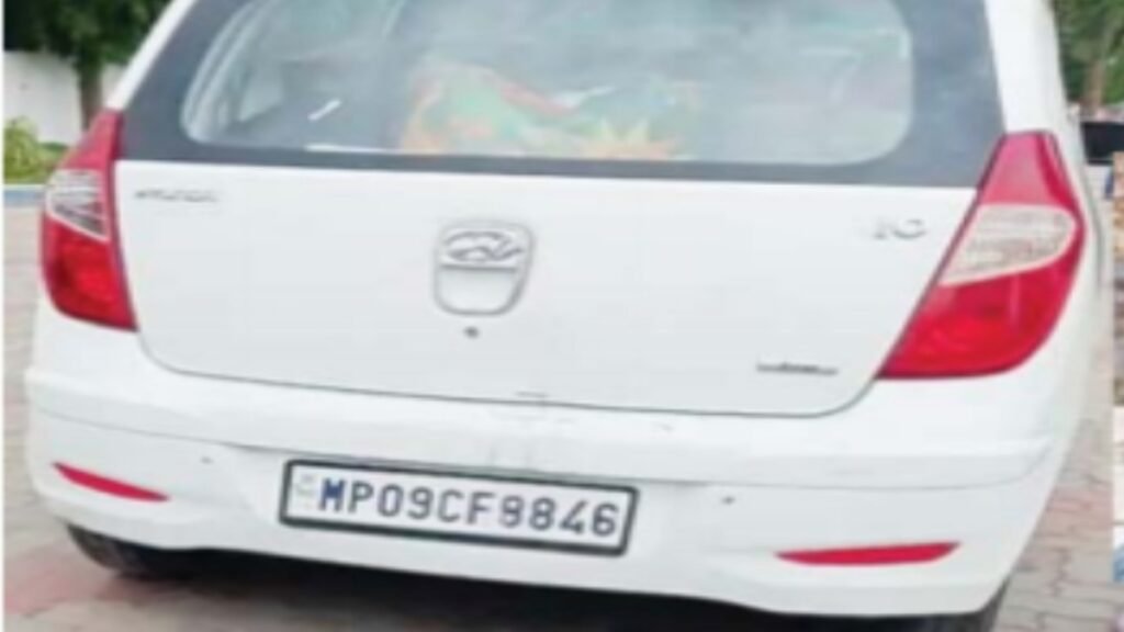 कार की टक्कर से छात्र की मौत, पिता घायल