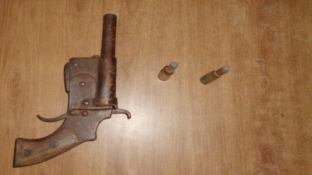 फायर आर्म्स के साथ बदमाश गिरफ्तार