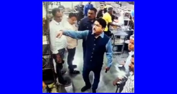 रेस्टोरेंट में खाने पहुंचे मंत्री टेबल न मिलने पर भड़के, मारपीट का आरोप