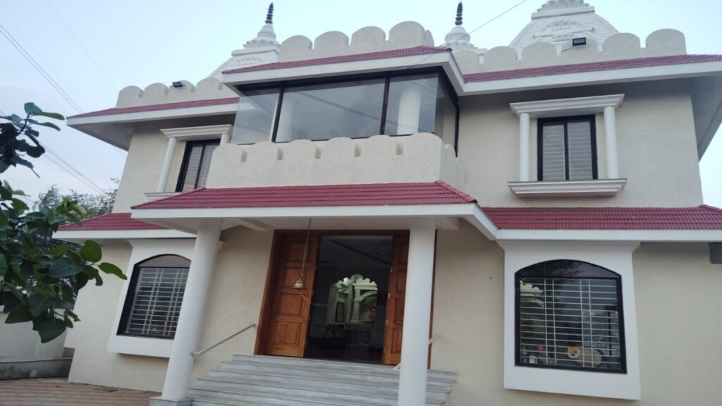 श्रद्धा को धक्का,मंदिर की दानपेटी से चोर ले उड़े नकदी