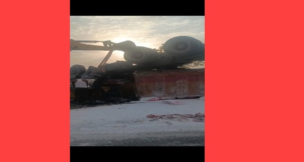 मौत की घाटी बना NH30 का सोहागी पहाड़, पलटा ट्रक,चालक की मौत