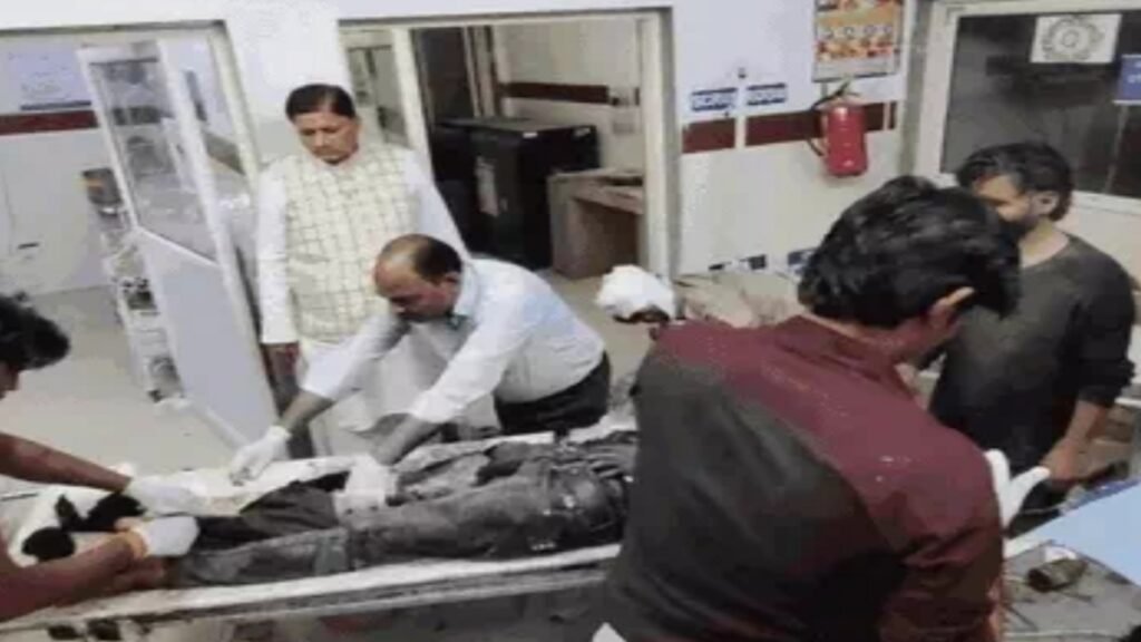 भिंड में बाइक को टक्कर मारकर पलटी कार, 4 की मौत