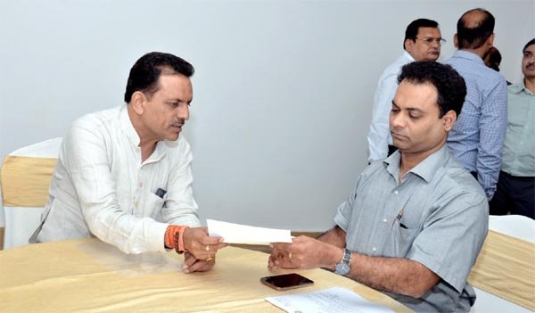 महापौर ने आयुक्त से मांगे करीब 4 अरब 80 करोड़ रुपए