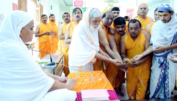 निराशा तभी बुझ सकती है जब उसमें उत्साह का नीर डाला जाए