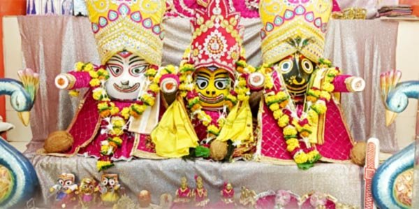 भगवान जगन्नाथ स्वामी का 108 कलश के द्वारा जलाभिषेक किया