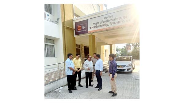 कलेक्टर ने कोलार तहसील का निरीक्षण कर रिकॉर्ड व्यवस्था दुरुस्त रखने को कहा