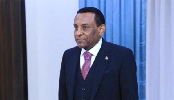 सूडान के प्रधानमंत्री ने सरकार भंग की