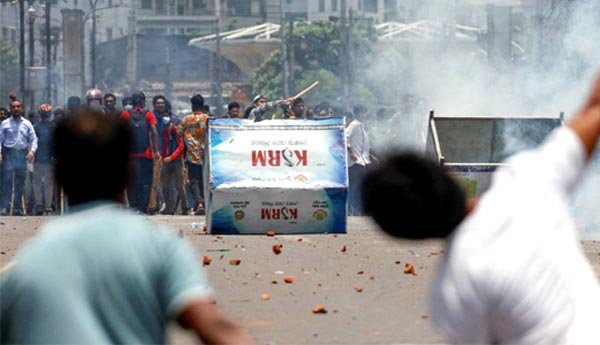 बंगलादेश: बीएनपी समर्थक गुटों के बीच झड़प, नौ घायल