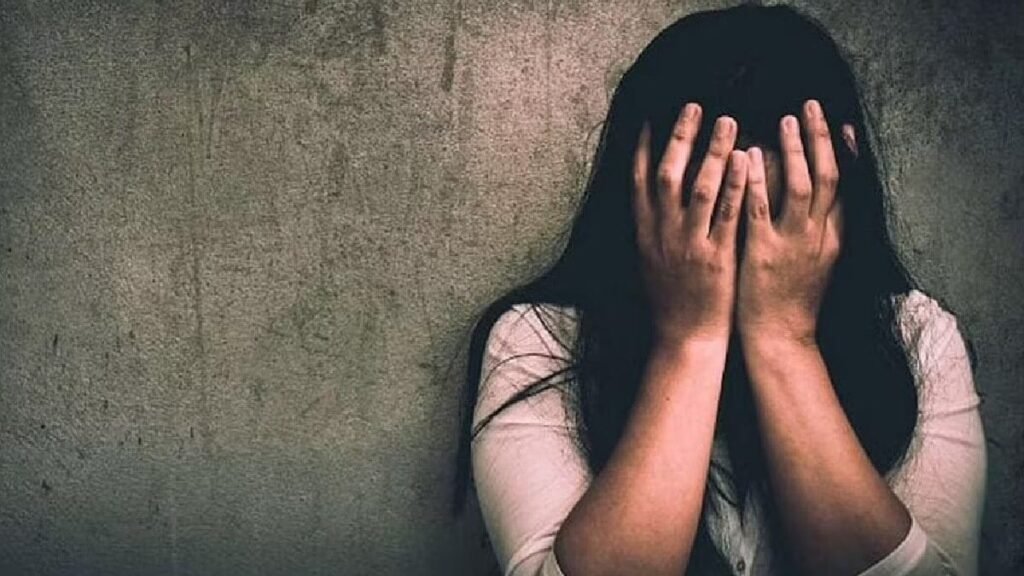 आठ दिन में 2 बार सामूहिक दुष्कर्म, नकदी-गहने भी लूटे