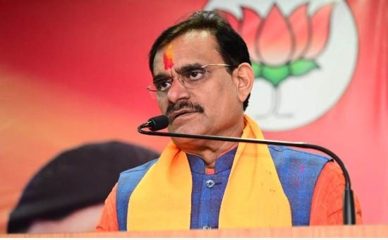 कांग्रेस सत्य का आईना दिखाने वालों का करती है यही हाल : शर्मा