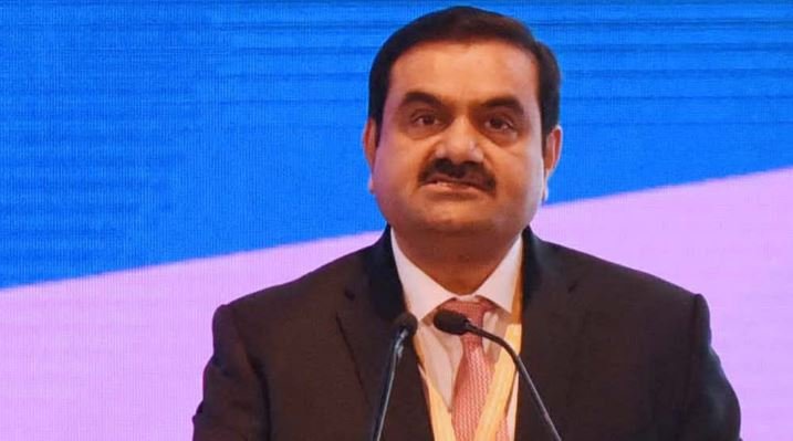 अडानी एयरपोर्ट्स का मेगा IPO: समूह 2027 तक लिस्टिंग की तैयारी में, निवेशक लगा रहे कतारें; क्या डिमर्जर से मिलेगी पंखों को और उड़ान
