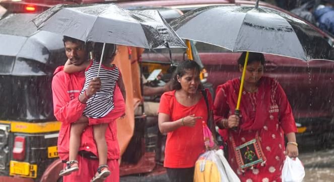 मॉनसून की तेज रफ्तार: इन राज्यों में आज भारी बारिश का अलर्ट, दिल्ली-NCR में भी बरसे मेघ; जानें पूरे देश के मौसम का हाल