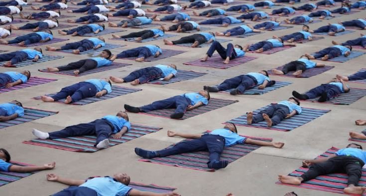 किंग चार्ल्स के संदेश के साथ यूके ने मनाया अंतर्राष्ट्रीय योग दिवस 2025: देशभर में हुए भव्य आयोजन, योग के वैश्विक महत्व पर दिया गया जोर