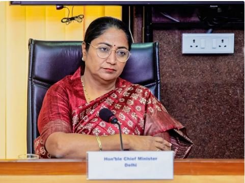 रेखा ने मौलाना आज़ाद मेडिकल कॉलेज के छात्रावासों की हालत पर जताई चिंता