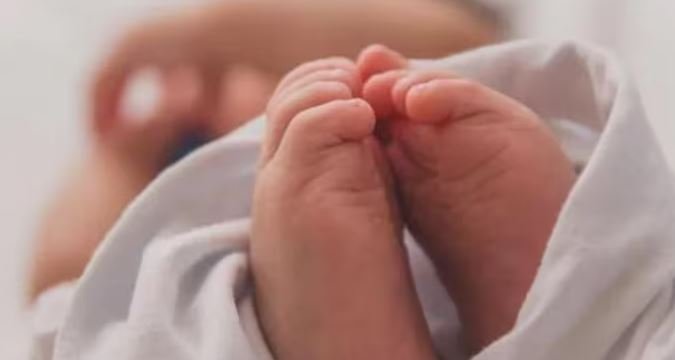 प्रसव के दौरान नवजात शिशु की मौत के बाद परिजन का हंगामा