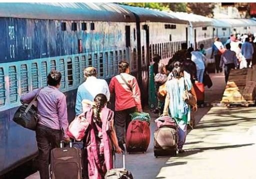 ट्रेन में मोबाइल चोरी कर भाग रहे आरोपी को आरपीएफ ने रंगे हाथों पकड़ा