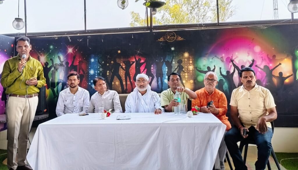 राजनीति में आया हूं राजनीति को भी बना दूंगा समाज सेवा