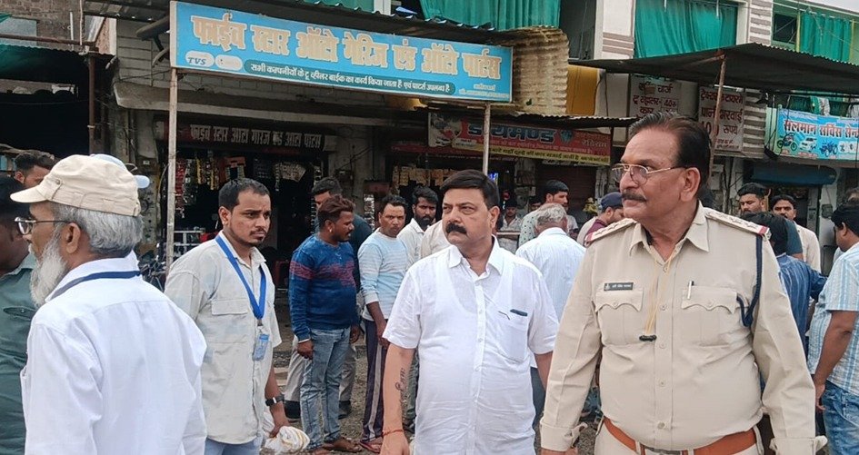 आष्टा में अलीपुर नवीन पुल से लेकर भोपाल नाके तक हटा अतिक्रमण
