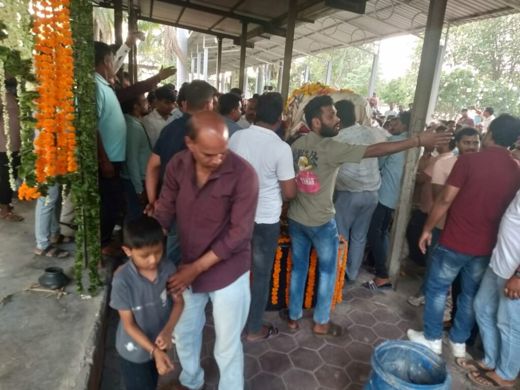 हनीमून ट्रेजेडी: राजा के घर पोस्टर लगा, मैं मरा नहीं, मारा गया हूं, परिजन बोले CBI जांच हो