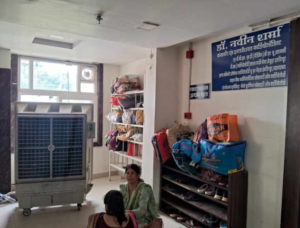 अस्पताल के कूलर के पानी की दुर्गंध से महिला बेहोश