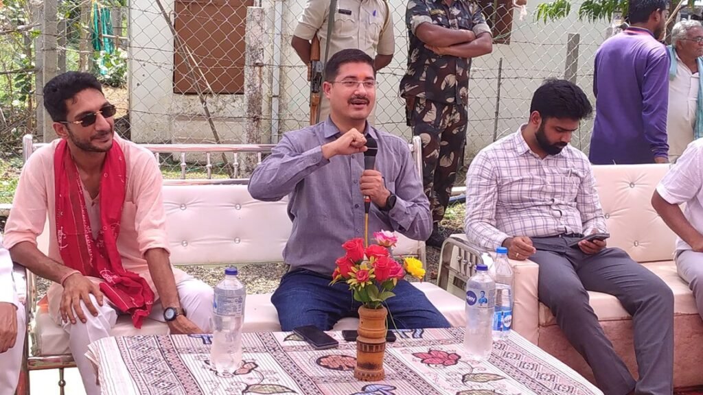 गौशाला निरीक्षण कर किया गौकास्ट बनाने वाली मशीन का उद्घाटन