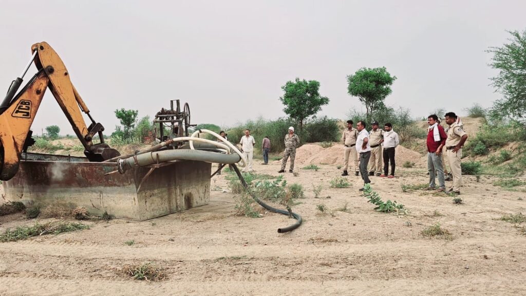 रेत माफ़ियाओ की तैयारियों पर फिरा पानी, पनडुब्बियों को नष्ट किया