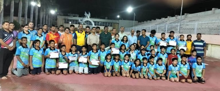 53वीं मप्र राज्य तैराकी प्रतियोगिता में पदक जीतकर ग्वालियर का नाम रोशन करने वाले होनहार सम्मानित