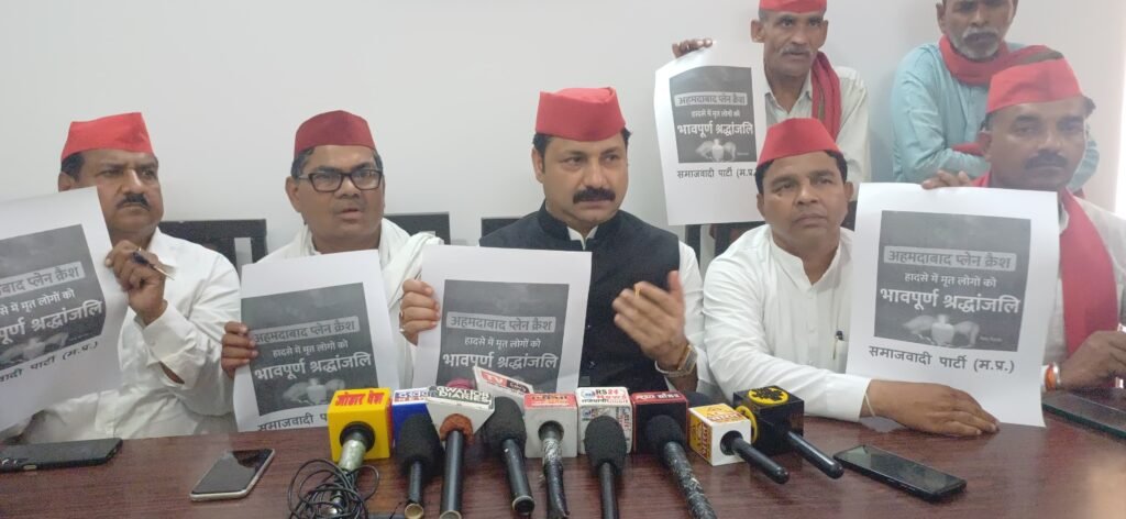 उच्च न्यायालय परिसर में डॉ. अंबेडकर की मूर्ति किसी भी कीमत पर लगेगी, कहा सपा के प्रदेश अध्यक्ष डॉ. यादव ने