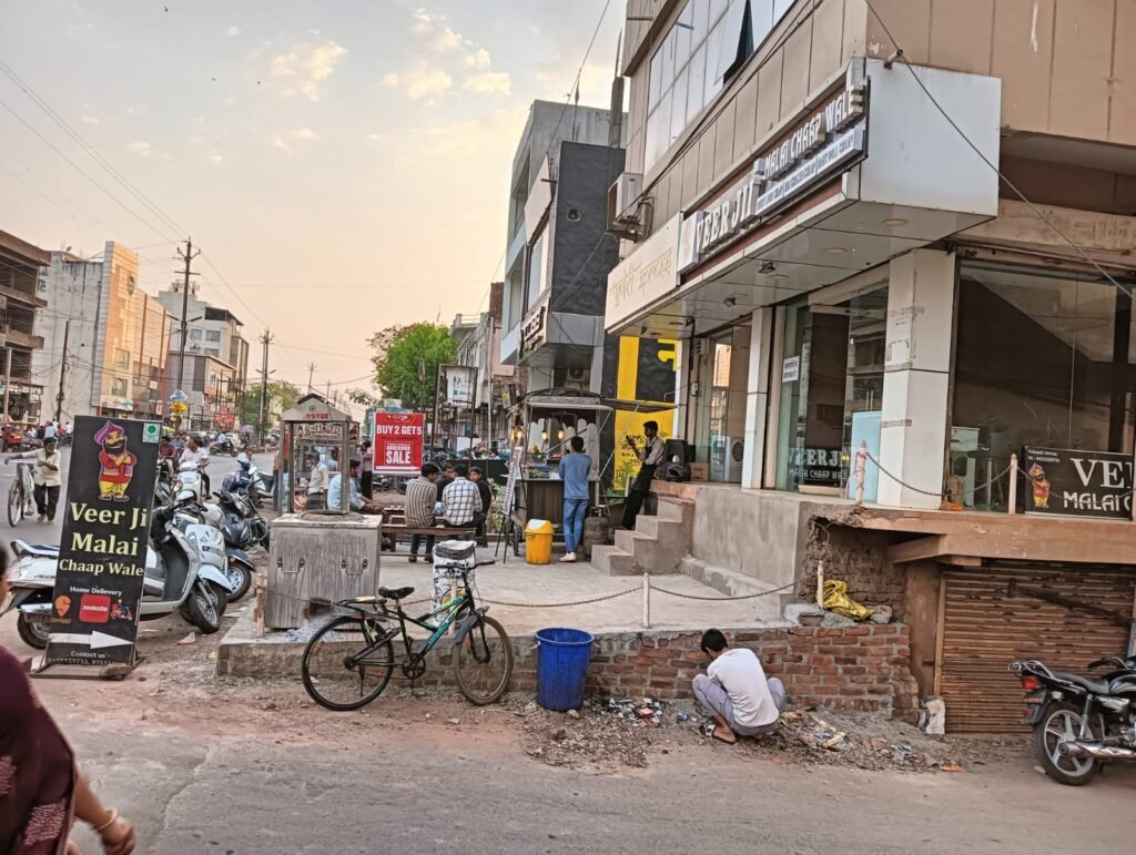 एबी रोड-बलवंत नगर में अतिक्रमण से नागरिक बढ़ी मुसीबत 