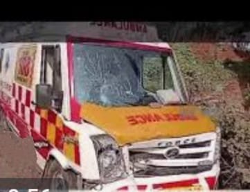 एम्बुलेंस की टक्कर से दो की मौत, एक घायल