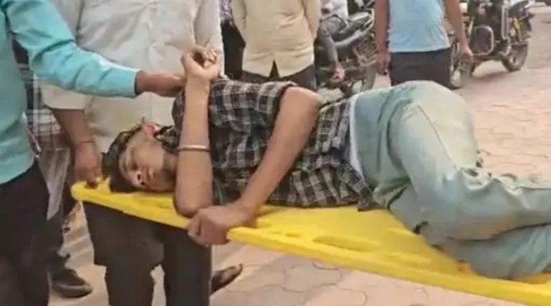 खड़े हाइड्रा क्रेन में ट्रक ने मारी टक्कर, ड्राइवर -हेल्पर घायल, एक का पैर कुचला