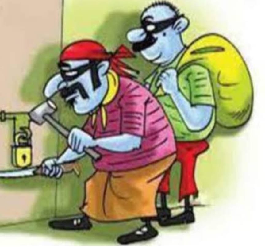 स्कूल के पांच कमरों के चोरों ने तोड़े ताले, दस्तावेजों से भरी 4 आलमारियां ले गए चोर