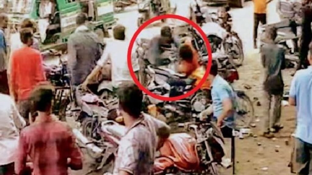 कस्टमर की गाड़ी ठीक करने के लिए दो मिस्त्री आपस में भिड़े, एक की मौत