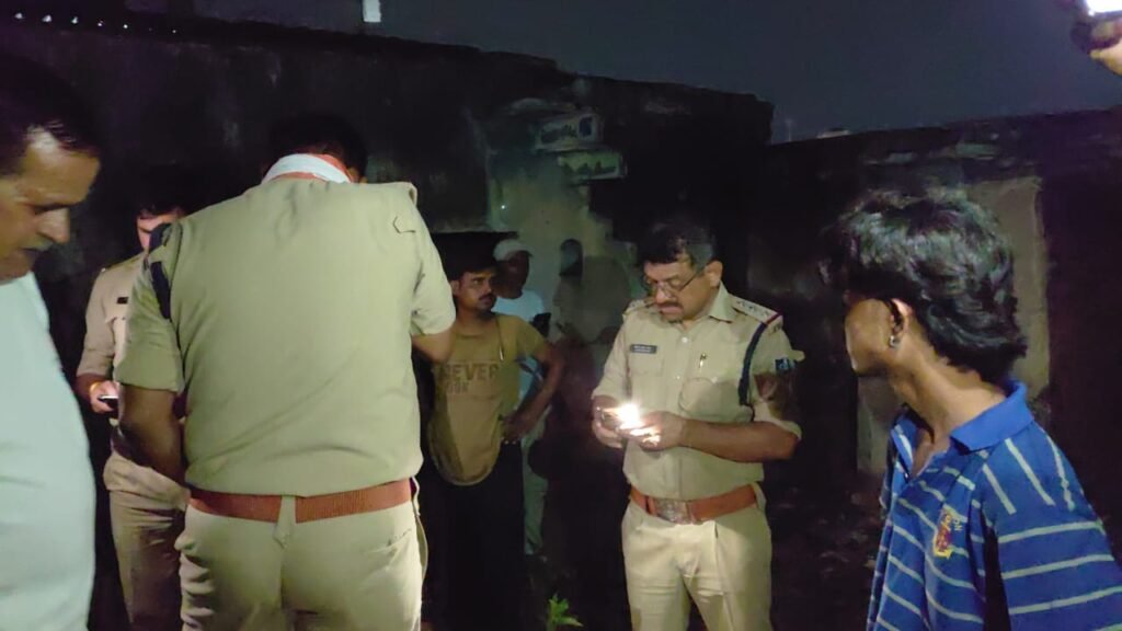 पेड़ से रस्सी बांधकर युवक ने आत्महत्या कर ली