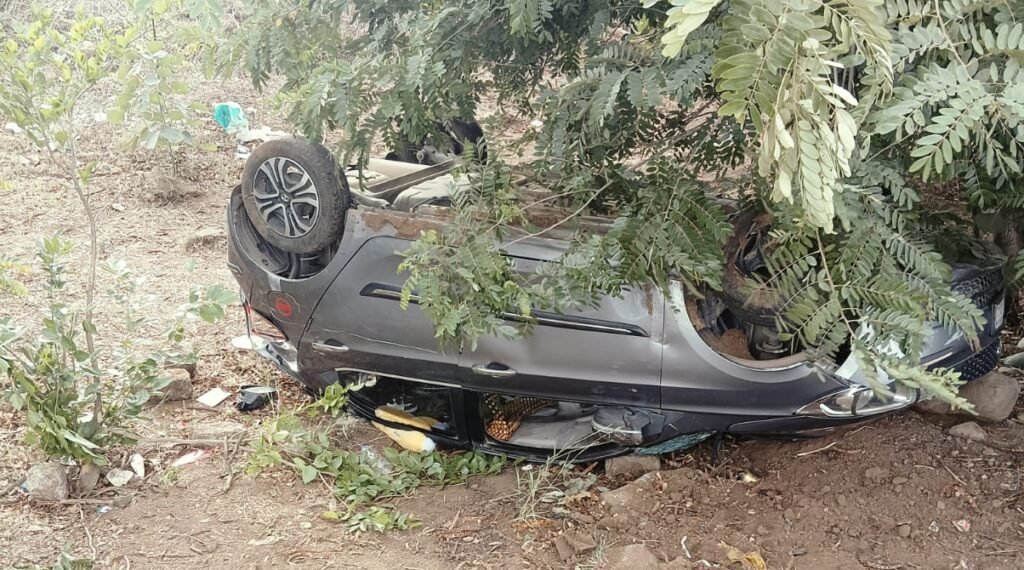 कार और ट्रक की भिड़ंत में एक गंभीर घायल