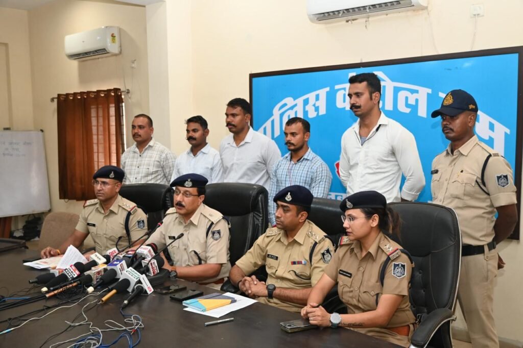 महंगे शौक ने बना दिया लुटेरा, चार गिरफ्तार 