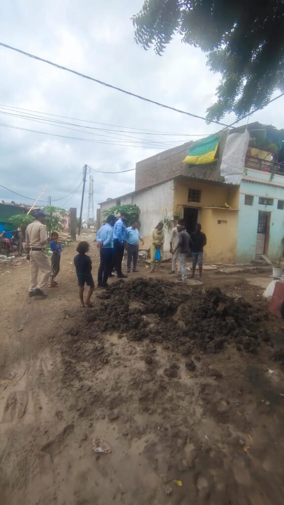 ड्रेनेज कार्यों की गुणवत्ता जांचने पहुंचे अपर आयुक्त 