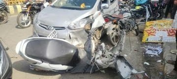 नशे में धुत कार ड्राइवर ने पांच बाइकें रौंदीं