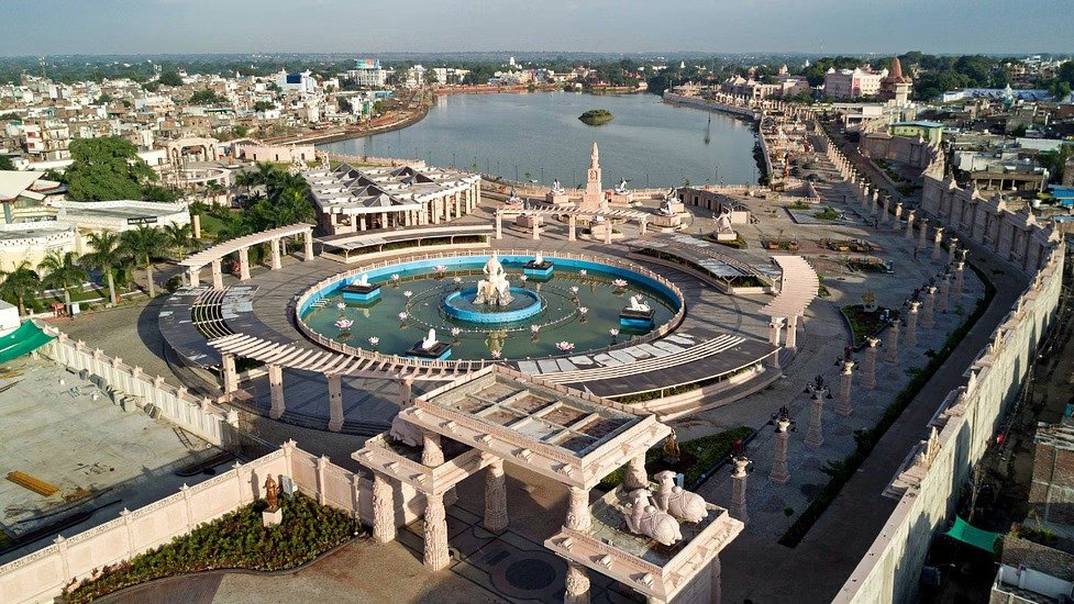 दताना-मताना हवाई पट्टी के पास कार-ट्रक भिड़ंत, 1 की मौत