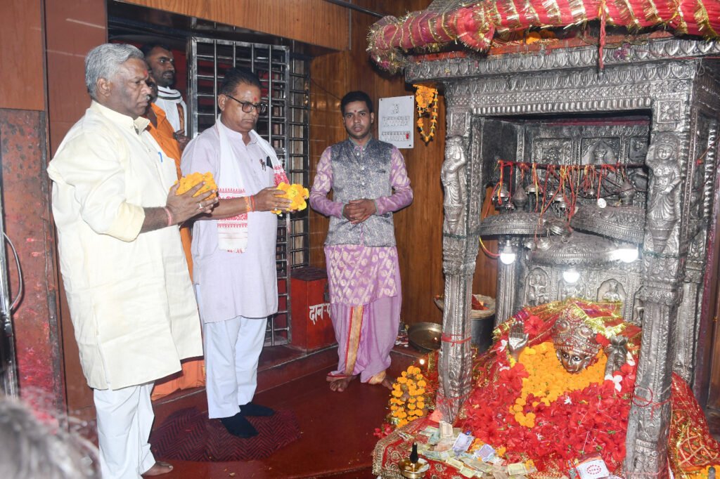 VHP नेता सुधांशु पटनायक ने शक्तिपीठ मां ज्वालामुखी के दर्शन किये 