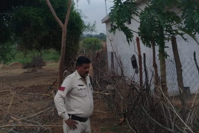 पेड़ में करंट फैलने से अधेड़ की मौत 