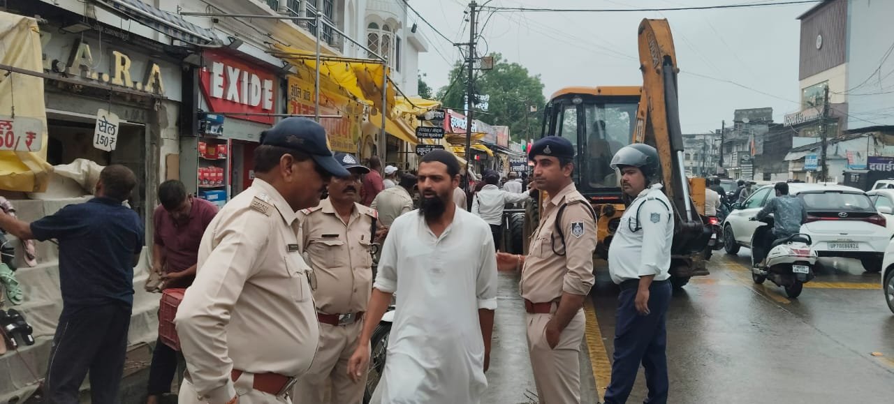 10 ठेले सहित सड़कों पर सजी दुकानों का समान जब्त 