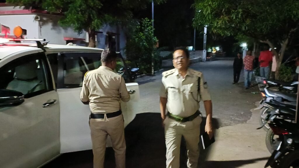 दर्जन भर लोगों ने 3 युवकों का किया अपहरण, आधा दर्जन संदेही पकड़े