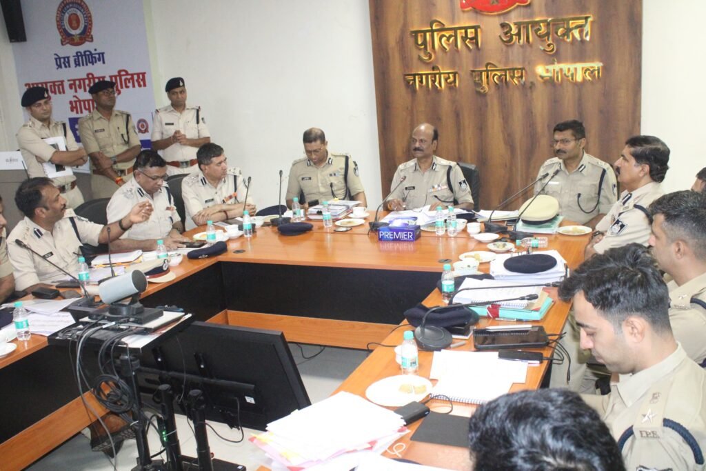 DGP की बैठक: संवेदनशील रह कर जवाबदेह और प्रोफेशनल पुलिसिंग करें