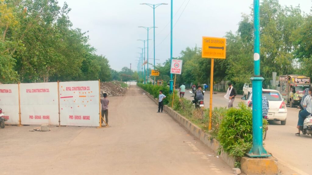 भोपाल की तर्ज पर इंदौर में भी 90 डिग्री का बन रहा ब्रिज