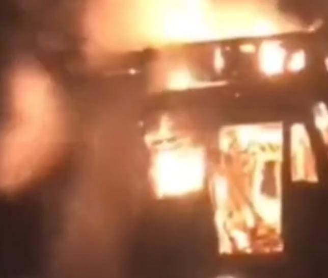 मिठाई की दुकान में लगी भीषण आग, 2 लाख की नगदी और खाने-पीने का सामान हुआ खाक