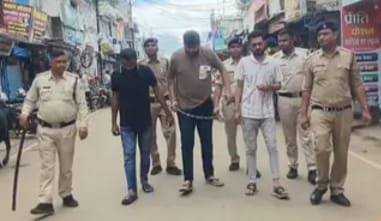 हत्याकांड के आरोपियों का पुलिस ने निकाला जुलूस